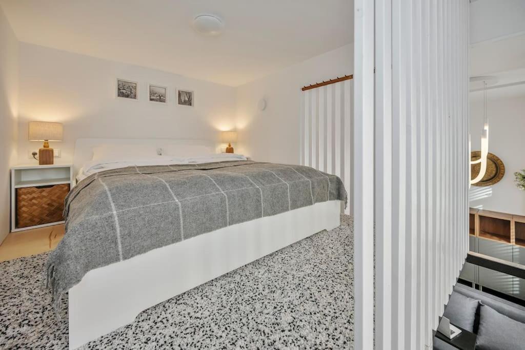 Stylish In Old Town/ Urban Rent *
